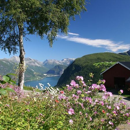 Hesthaug Gard Apartment Eidsdal Exterior foto