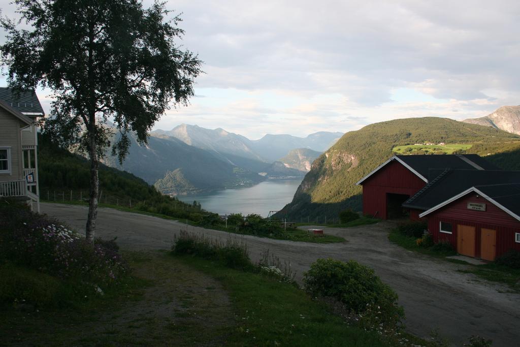 Hesthaug Gard Apartment Eidsdal Exterior foto