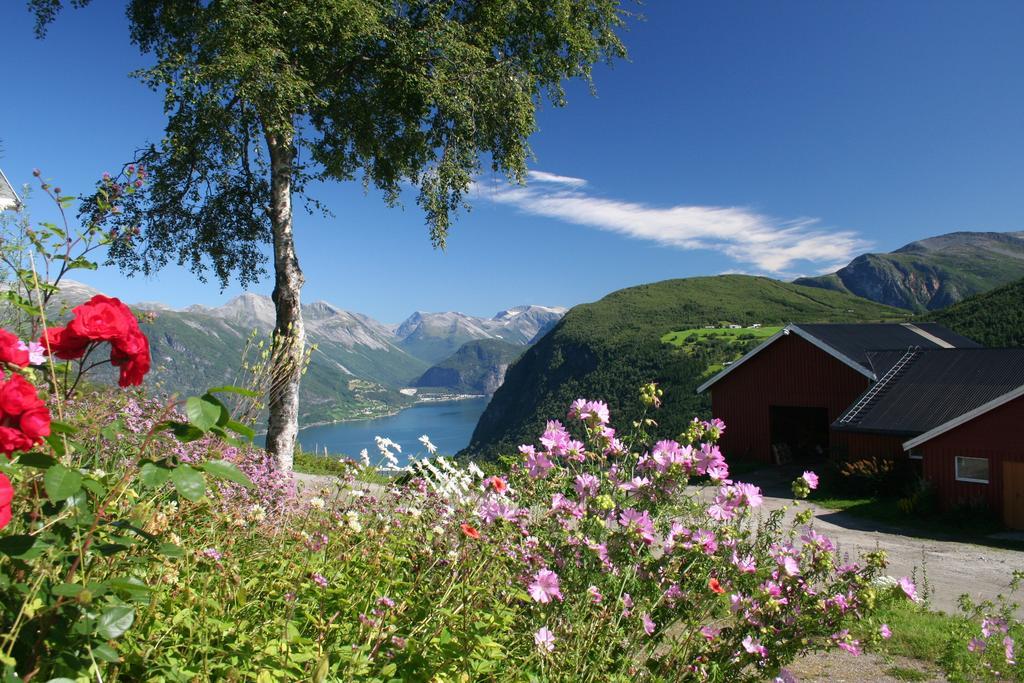 Hesthaug Gard Apartment Eidsdal Exterior foto